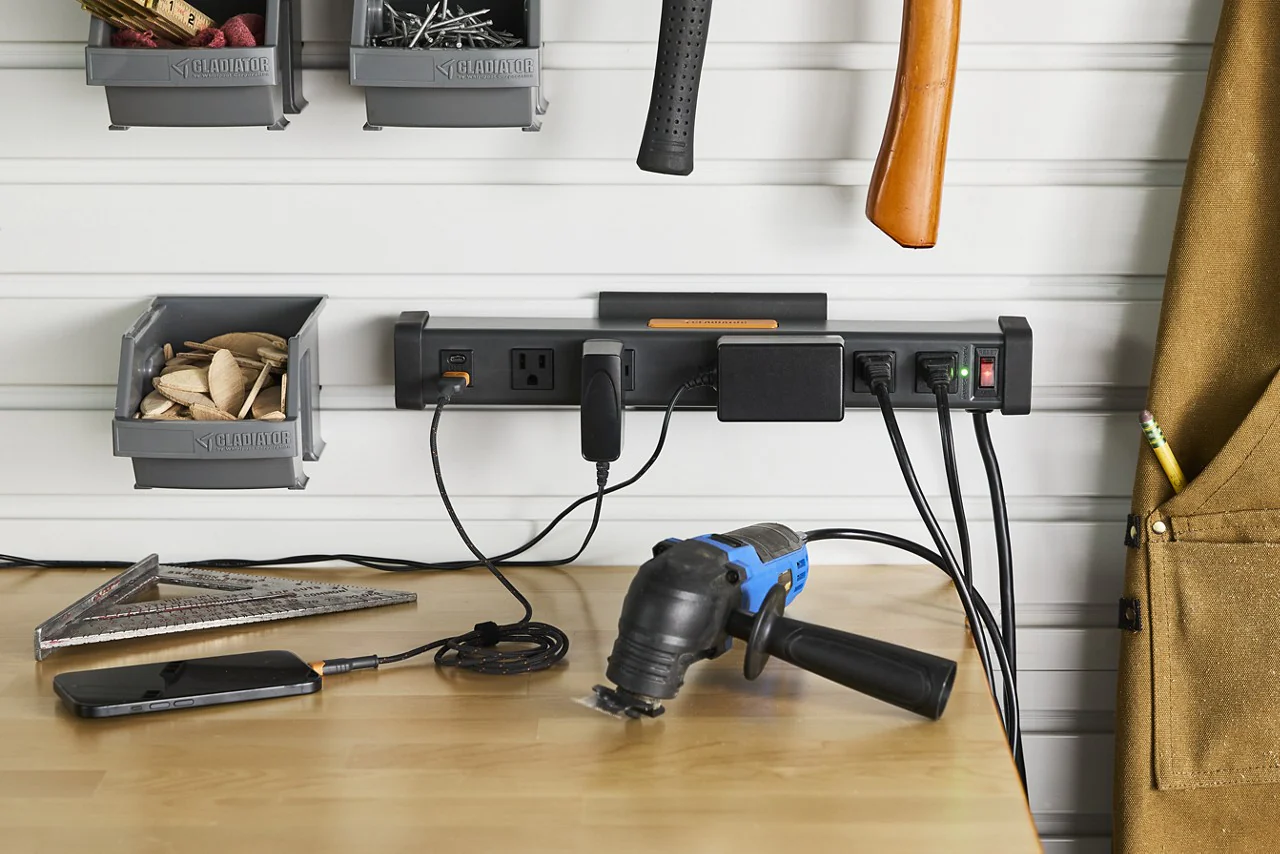 213-gladiator-powerstrip-bar-8.webp Gladiator® PowerStrip Bar