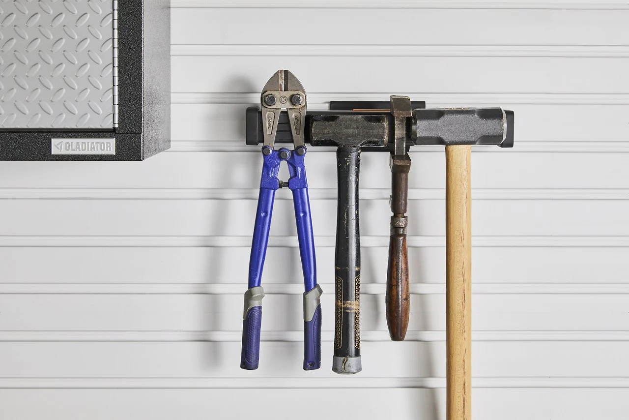 Gladiator® Magnet Bar