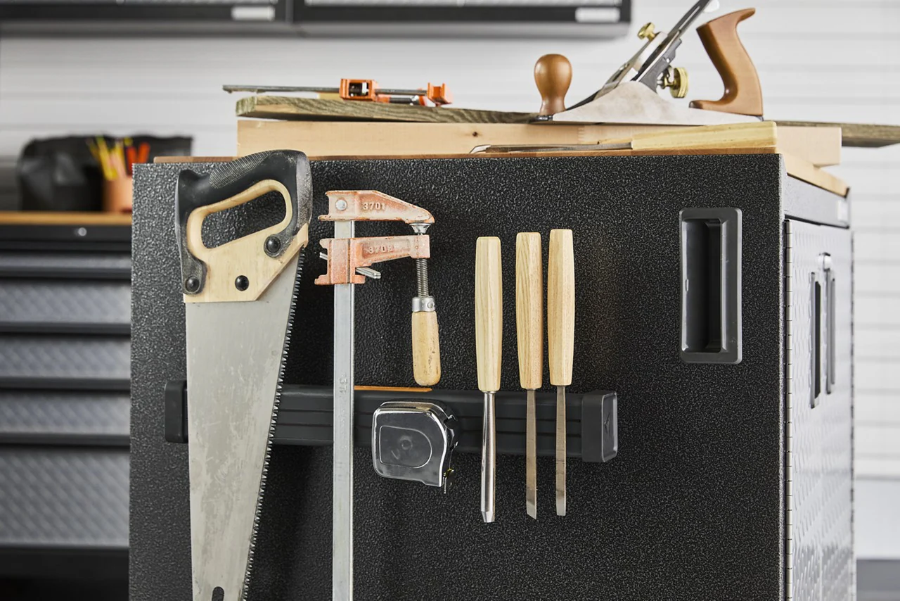 Gladiator® Magnet Bar