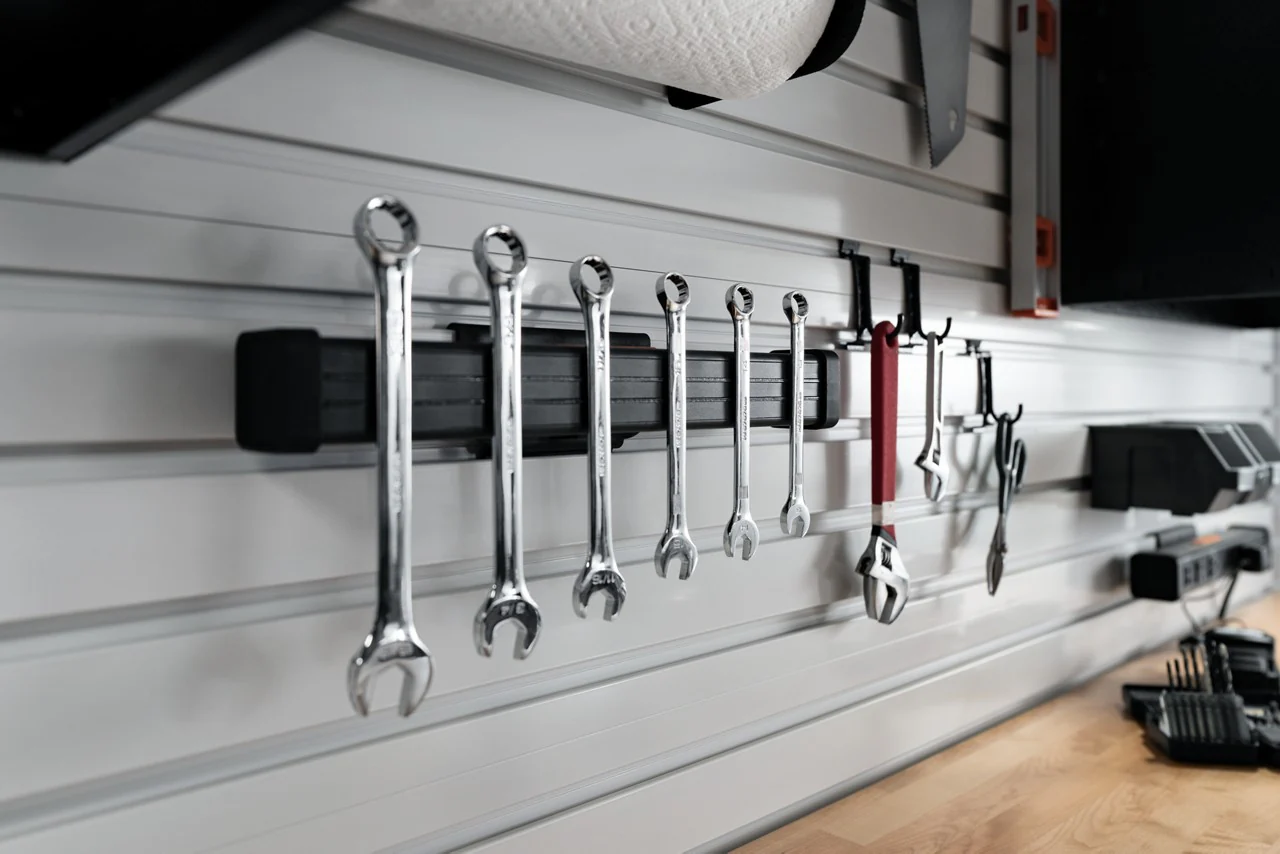 Gladiator® Magnet Bar